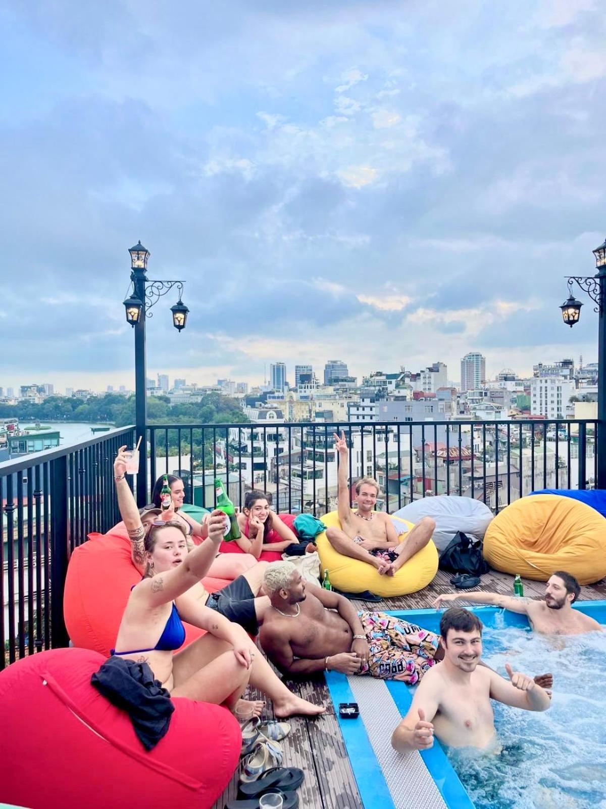 Lakeview Backpackers Hostel & Rooftop Bar Hanoi Exterior foto