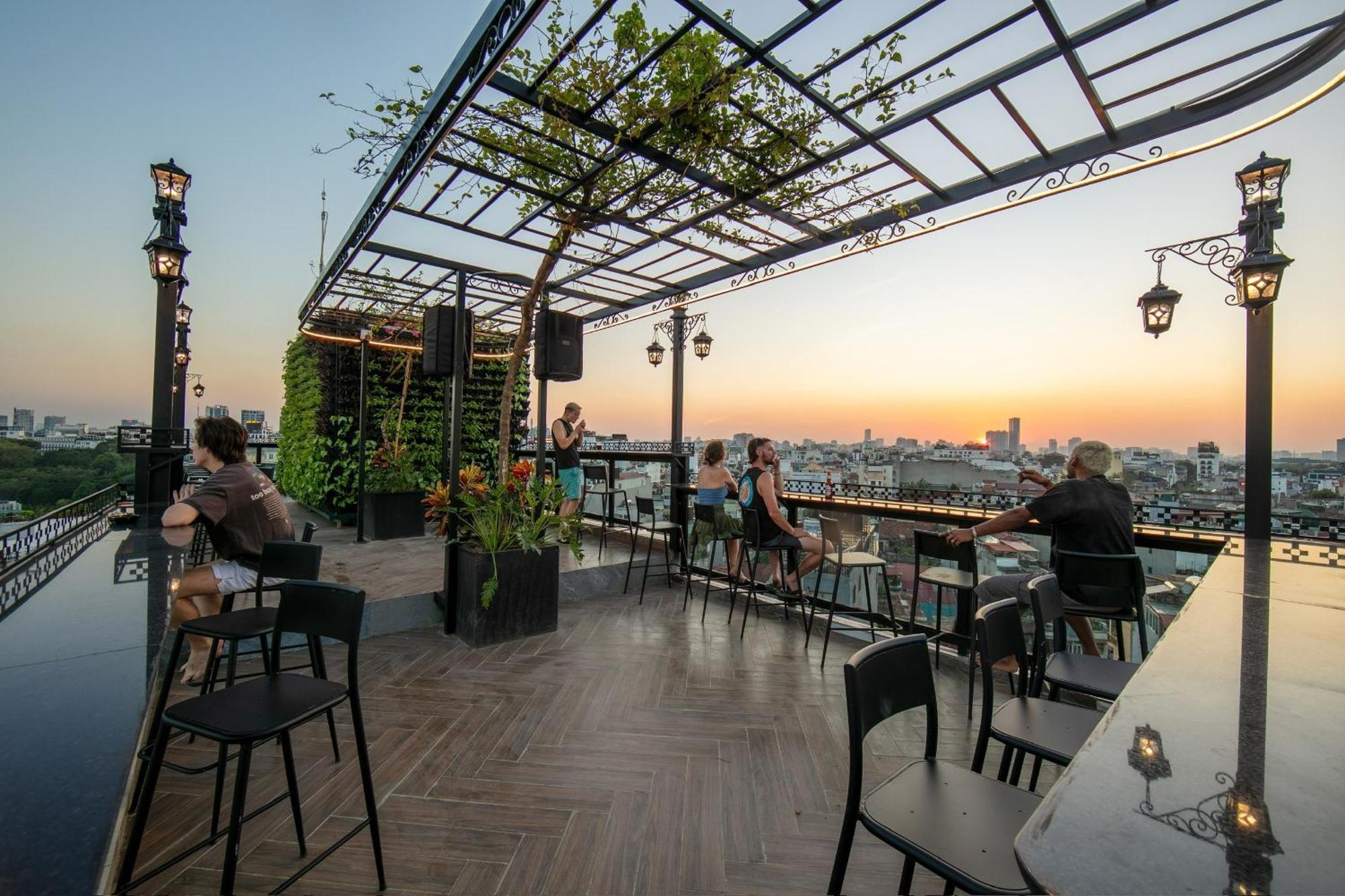 Lakeview Backpackers Hostel & Rooftop Bar Hanoi Exterior foto