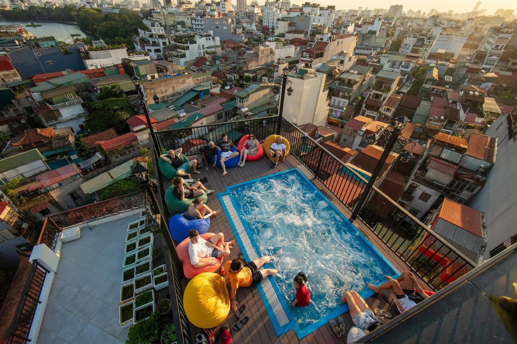 Lakeview Backpackers Hostel & Rooftop Bar Hanoi Exterior foto
